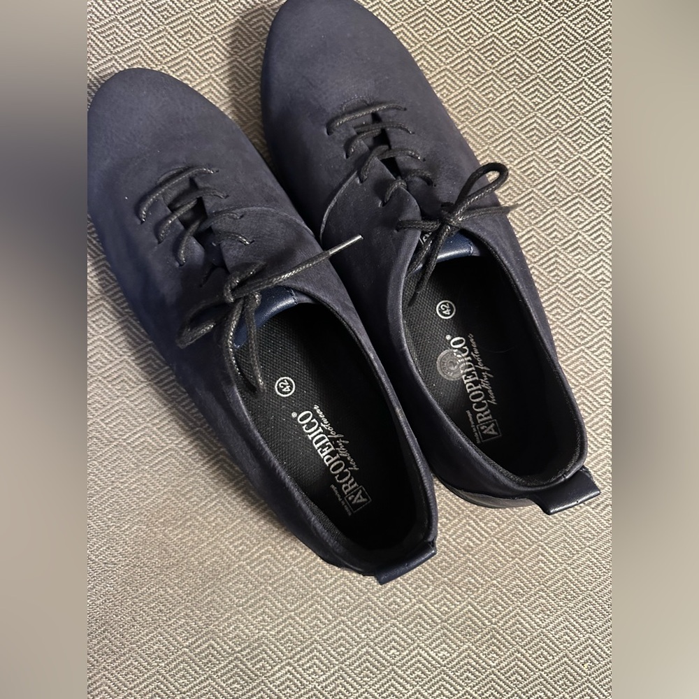Women’s navy Arcopedico shoes size 10